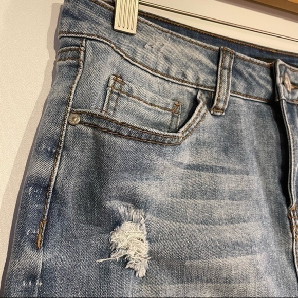 Refuge Distressed Embroidered Jean Skirt Mini Skirt Embroidery Roses Medium - Picture 8 of 9